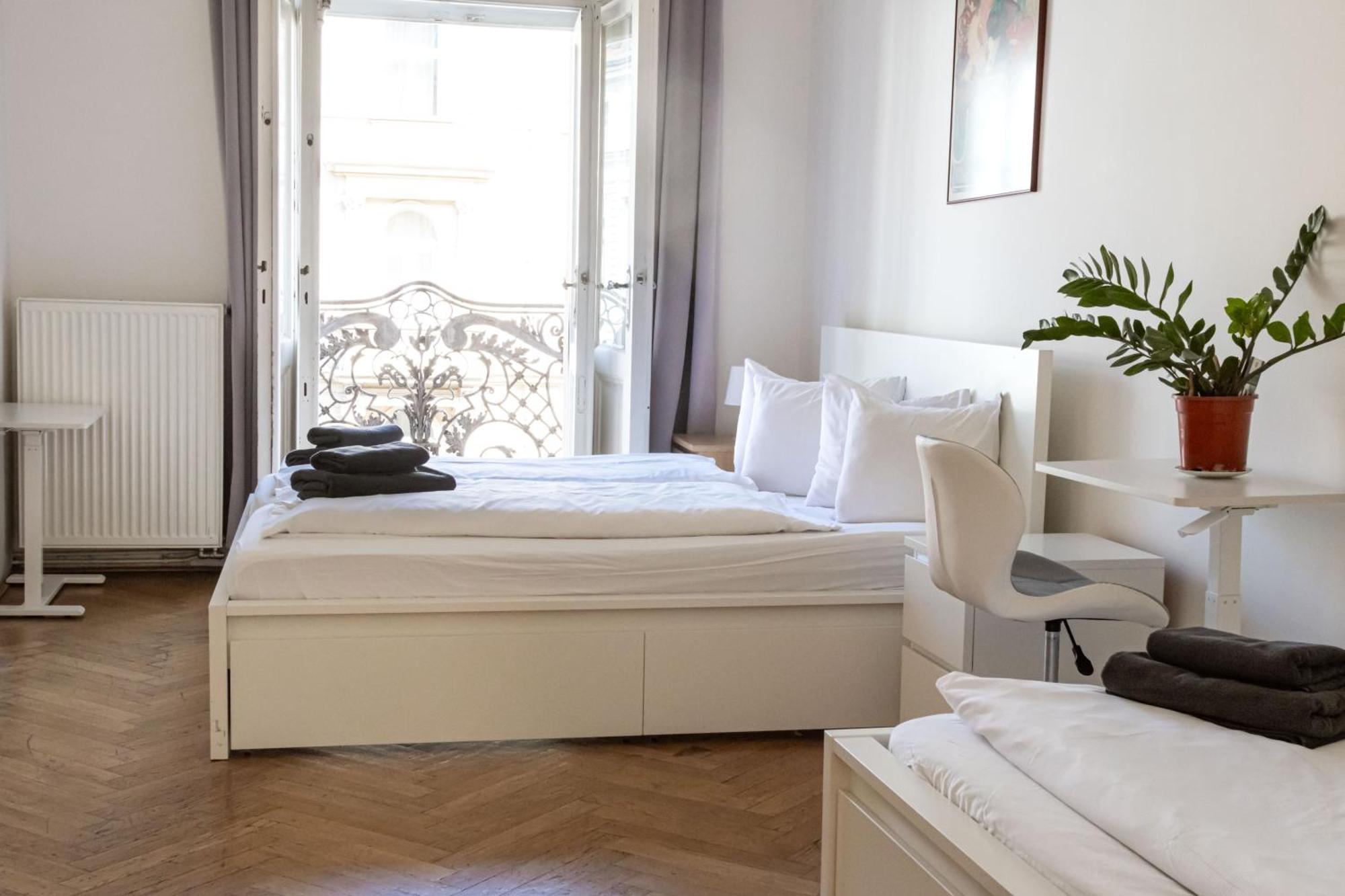 Apartments In Mala Strana - 10 Minutes From Charles Bridge Prague Ngoại thất bức ảnh