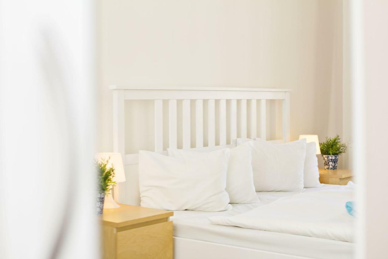 Apartments In Mala Strana - 10 Minutes From Charles Bridge Prague Ngoại thất bức ảnh