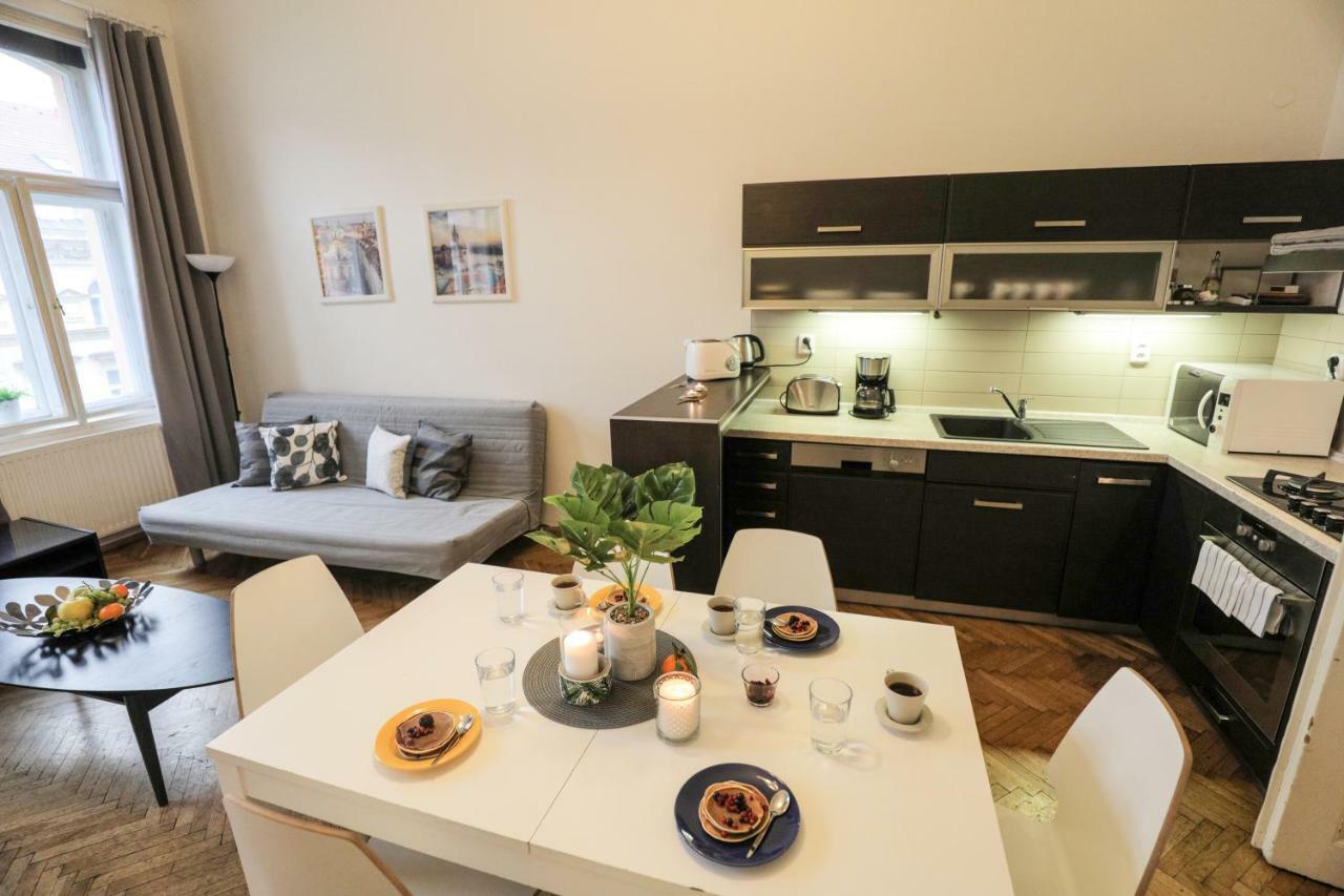 Apartments In Mala Strana - 10 Minutes From Charles Bridge Prague Ngoại thất bức ảnh